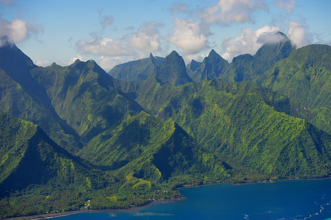  Surfing superwaves of Teahupo’o in Tahiti.&nbsp; 