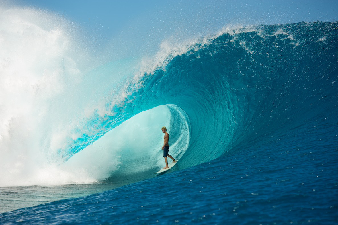 Surfing-Superwaves-Teahupo’o-Thaiti-KNSTRCT-3.jpg
