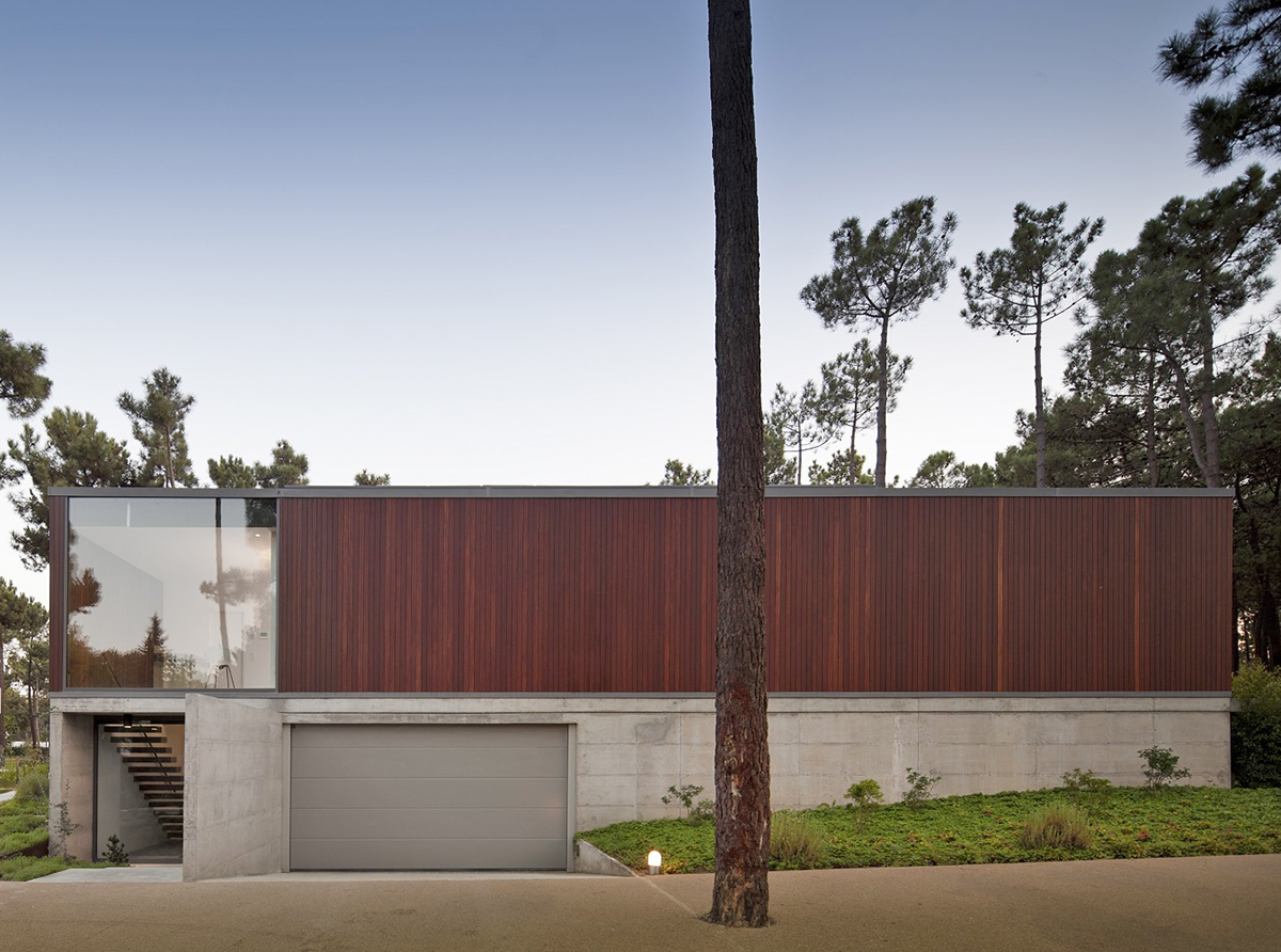  Casa Aroeria III by ColectivArquitectura in Lisbon. 