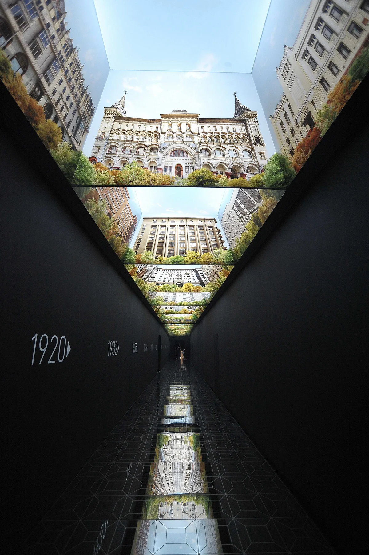 Moskva-Installation-14th-Venice-Biennale-11.jpg