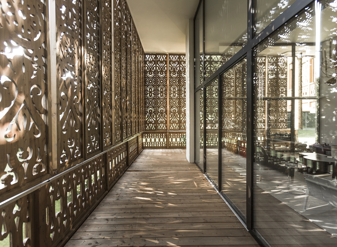Amazing screen facade at Villa am See Aka Villa by The Sea by Alexander Diem