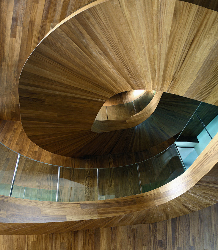  modern spaces with amazing stairs 