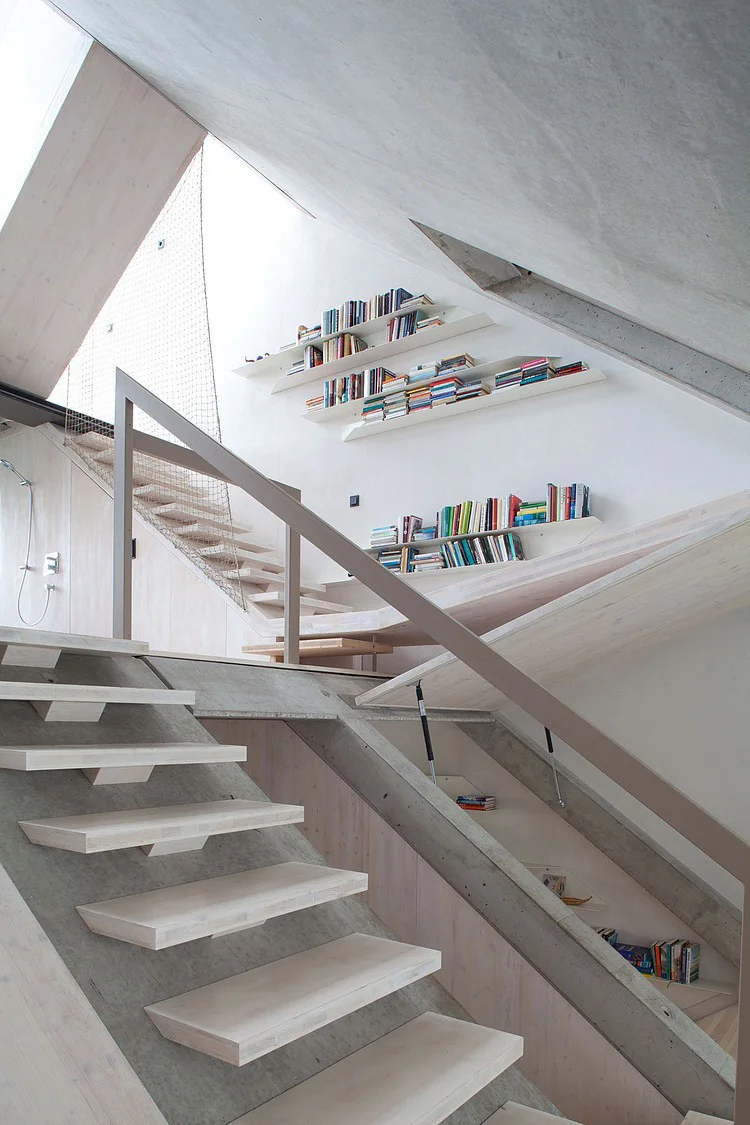  modern spaces with amazing stairs 