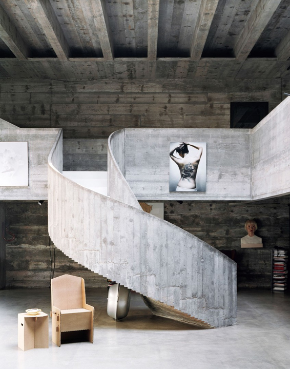  modern spaces with amazing stairs 