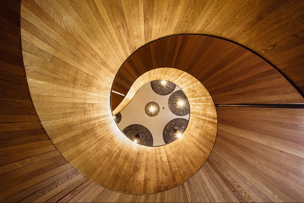  modern spaces with amazing stairs 