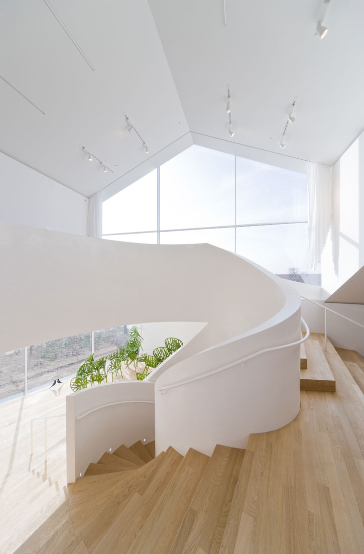  modern spaces with amazing stairs 