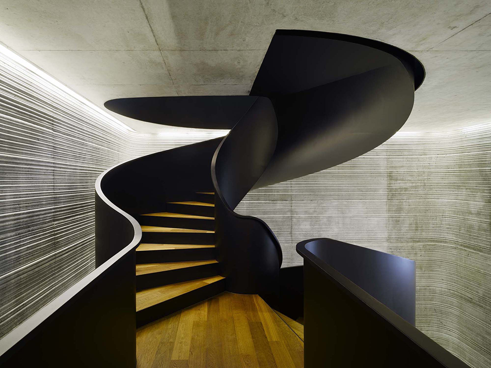  modern spaces with amazing stairs 