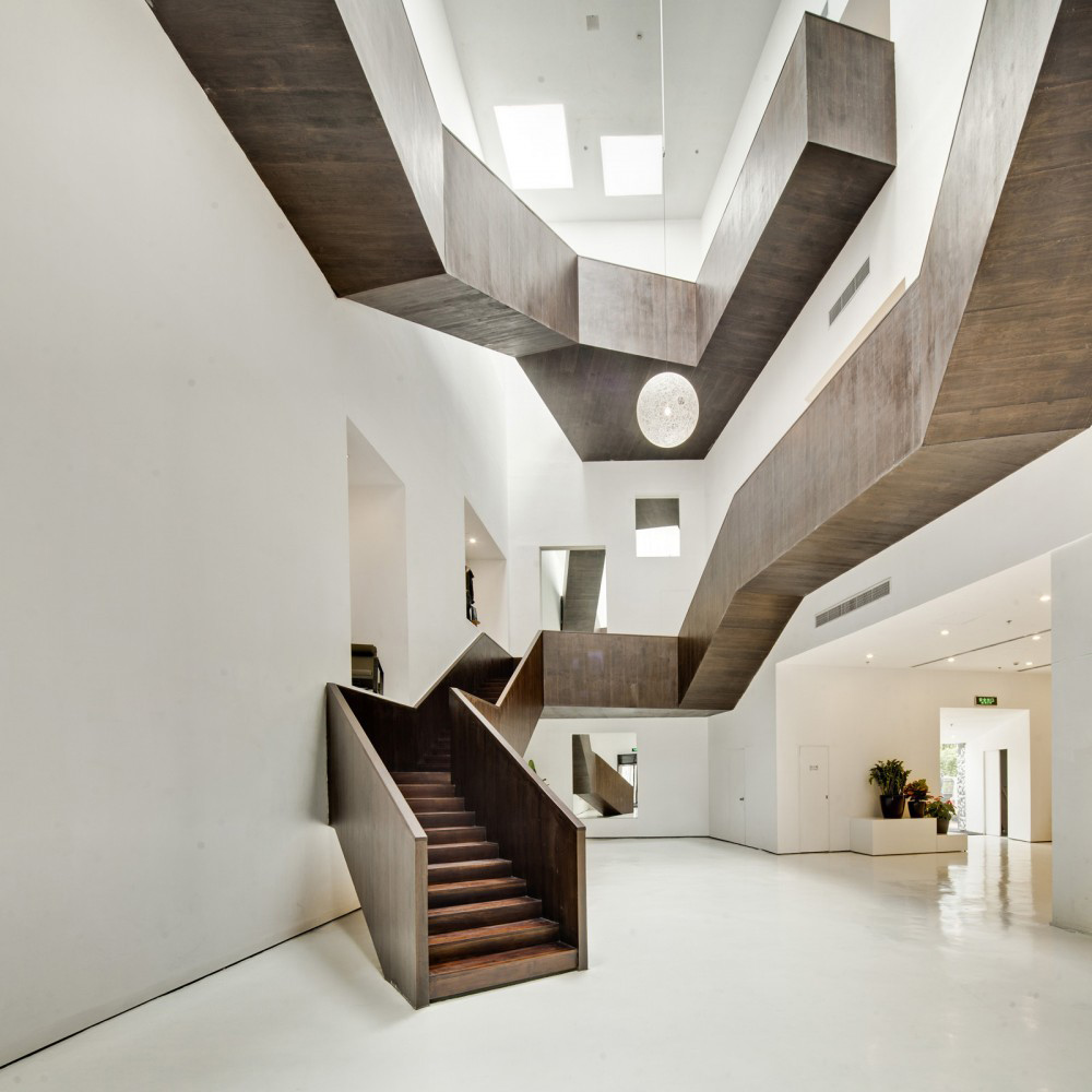  modern spaces with amazing stairs 