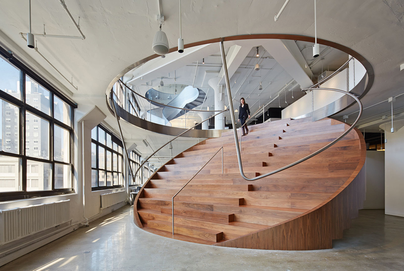  modern spaces with amazing stairs 