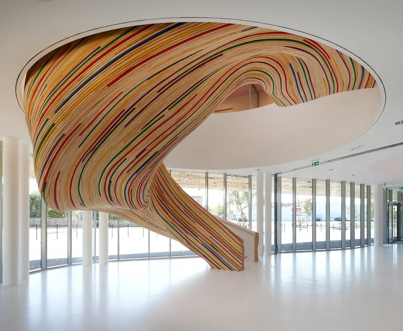  modern spaces with amazing stairs 