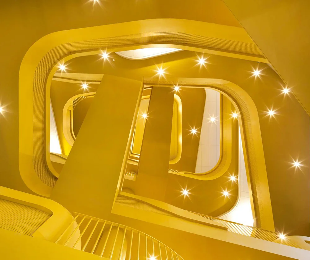  modern spaces with amazing stairs 