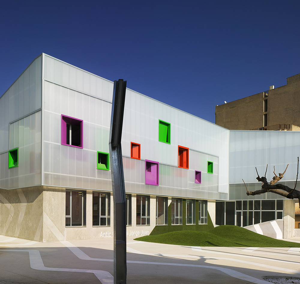  Casal de la Juventud Youth Center by Crystalzoo 