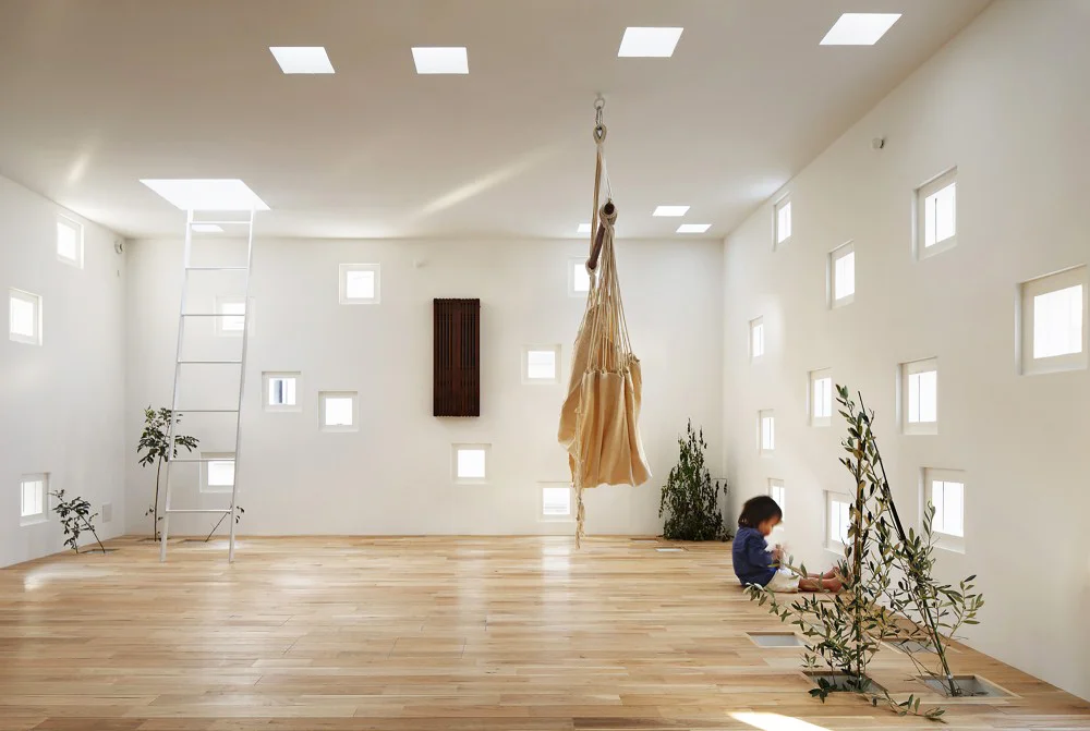  A ladder leads to the rooftop of Roomroom house by Takeshi Hosaka 