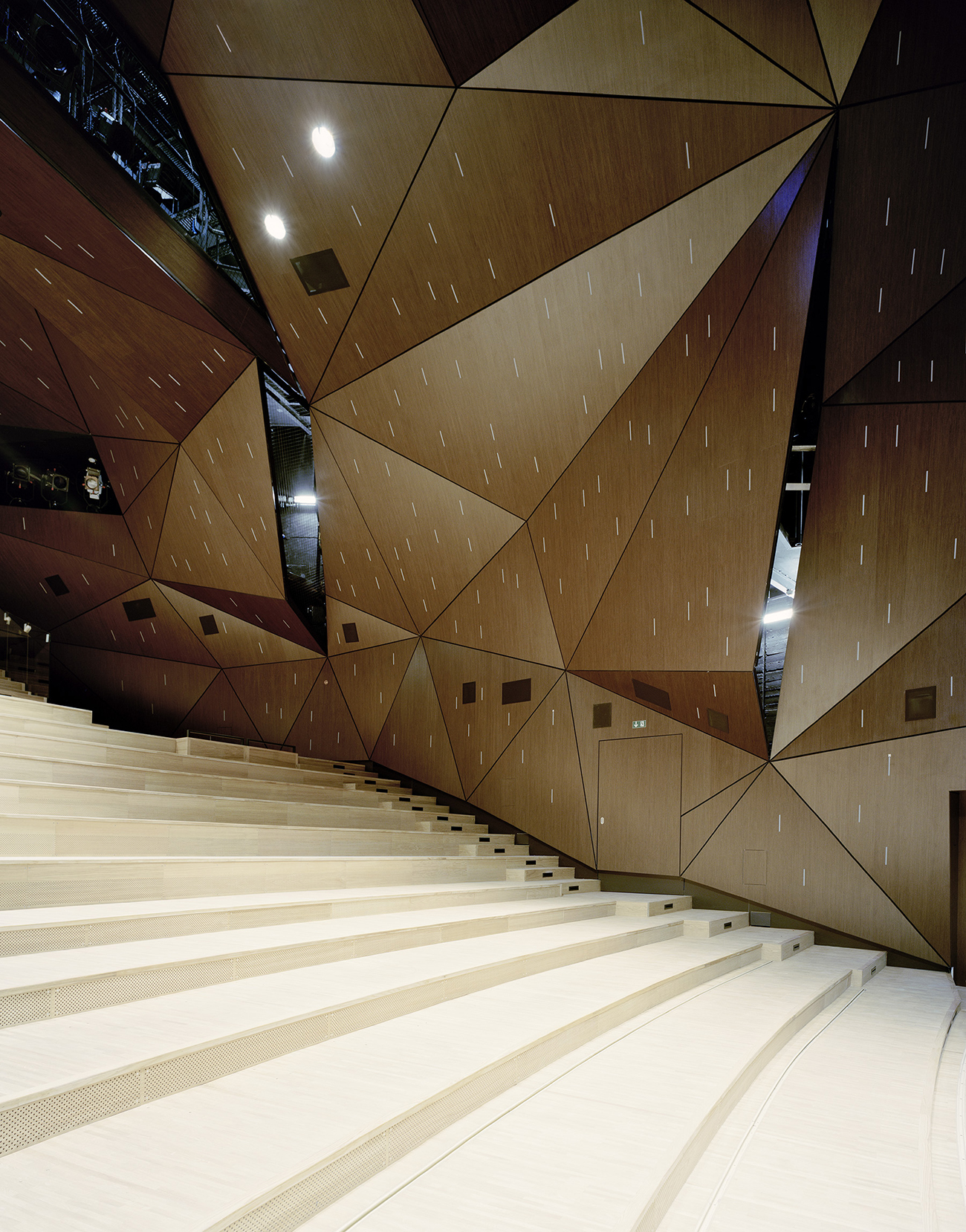 Stuttgart State Theater by Klaus Roth Architekten .
