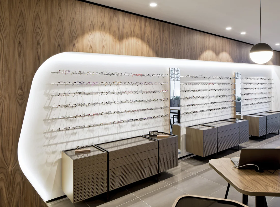 витрины шкафы для оптики