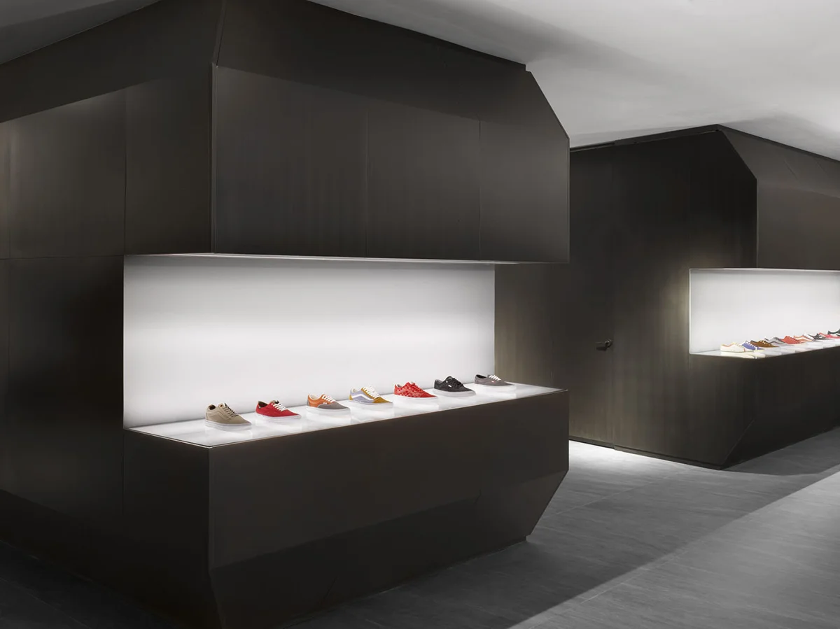 Galleria Luxury Hall West Mens Store Designed by Burdifilek