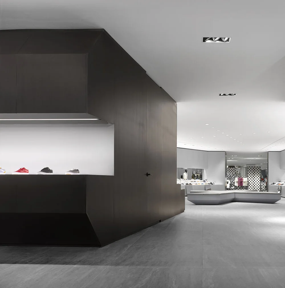 Galleria Luxury Hall West Mens Store Designed by Burdifilek