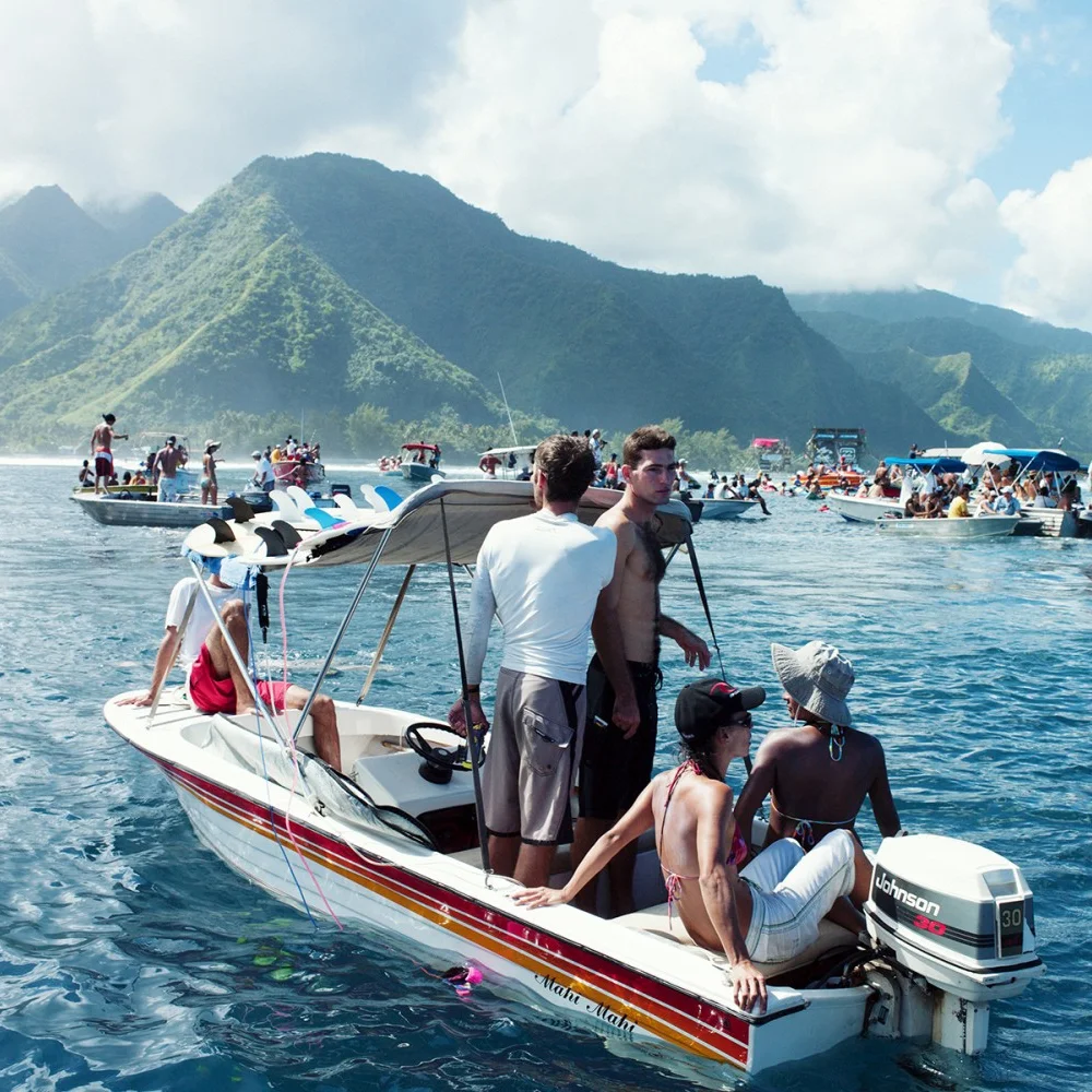 Surf-Superwaves-Teahupoo-Tahiti-Island-Travel-1.jpg