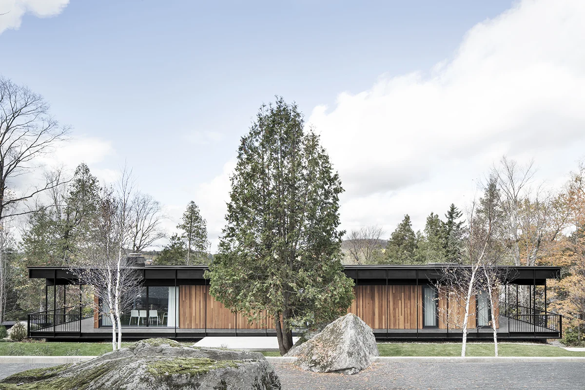 Le Phenix Residence in designed by Alain Carle Architecte   Estérel, Quebec | KNSTRCT