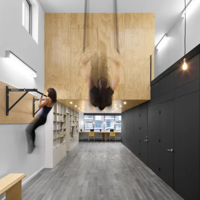 In Suspension: An Athletic House by Naturehumaine