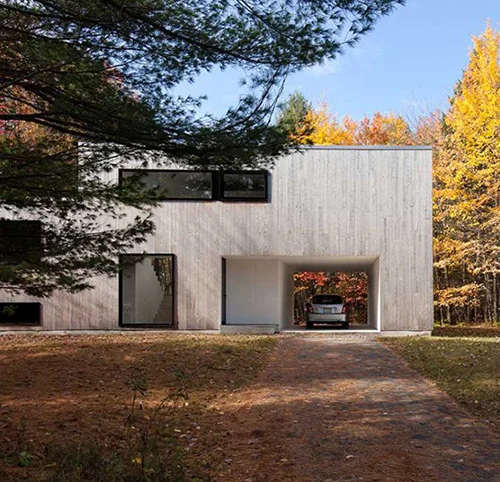 La SHED Architecture transforms 90's bungalow into Maison Terrebonne 