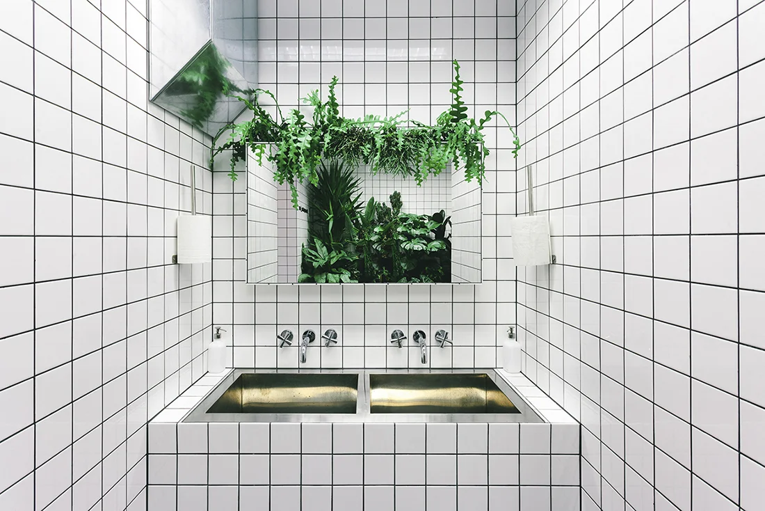 ORANG+UTAN Vegeterian Bar designed by AKZ Architectura