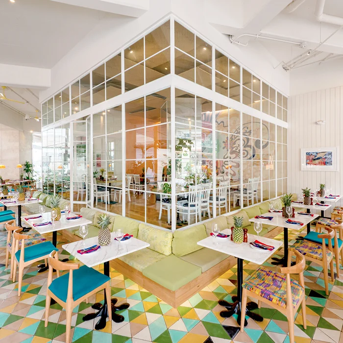 Taller KEN goes tropical for Saúl Bistro in Majadas Once