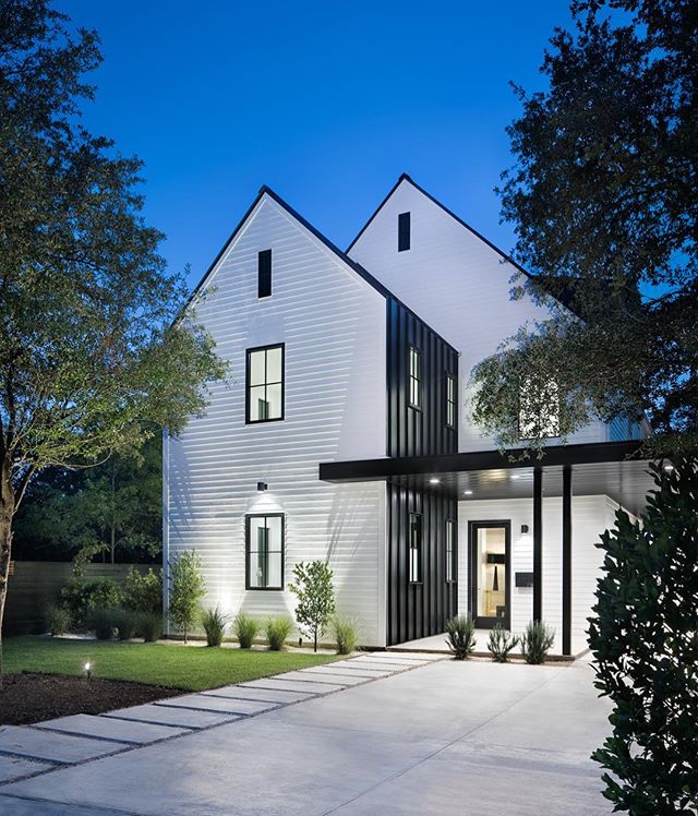 Classic frame, fresh face. 🏡 by @clark_richardson_architects #tarrytown #architecture #farmhouse