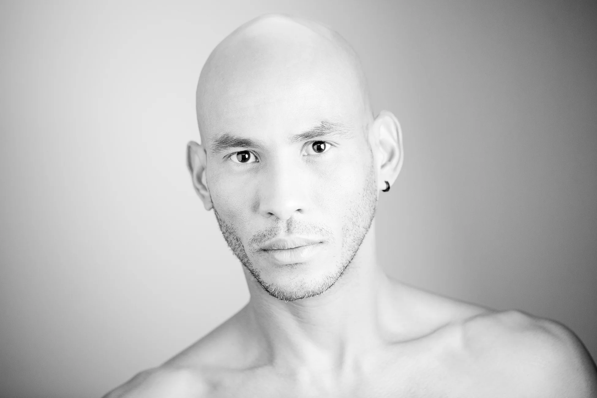 Gonçalo Barriga Photographer - Black & White Studio Portrait