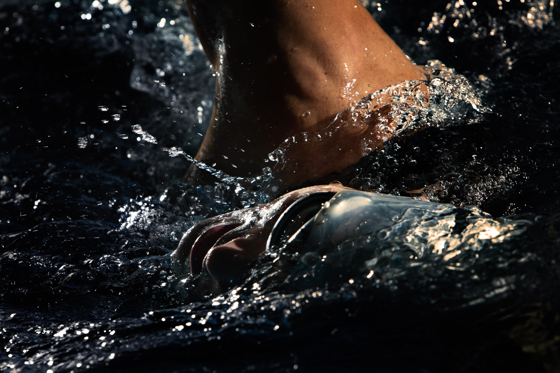 Gonçalo Barriga Sports Photographer - Triathlon athlete swimming practice
