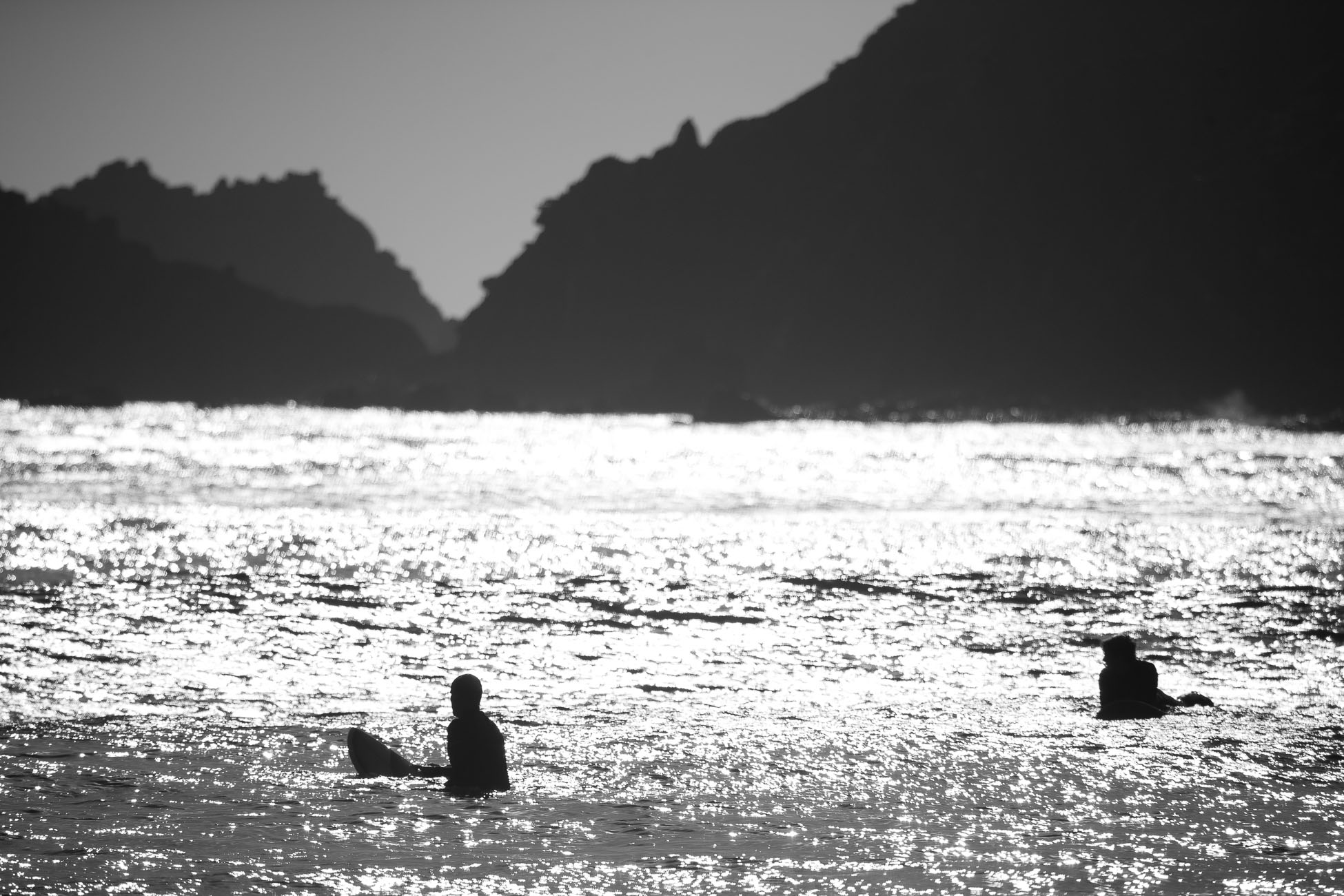 Gonçalo Barriga Photographer - Surfers waiting for the perfect wave