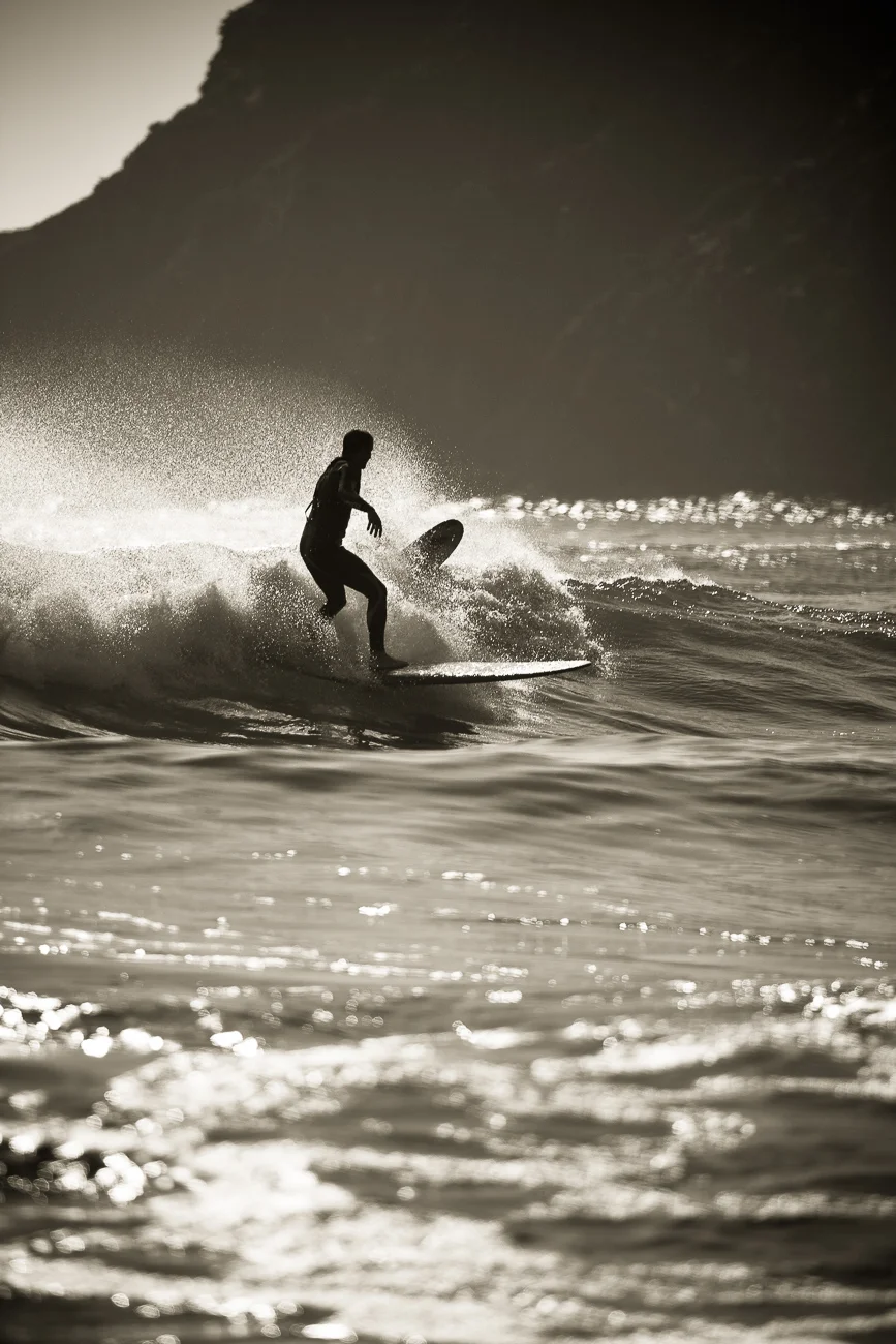 Gonçalo Barriga Photographer - Surfer catching a wave