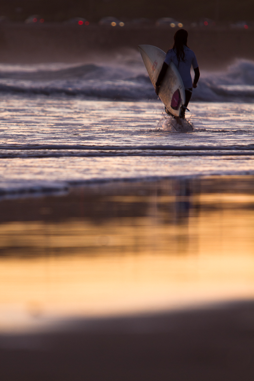 Gonçalo Barriga Photographer - Surfer girl sunset