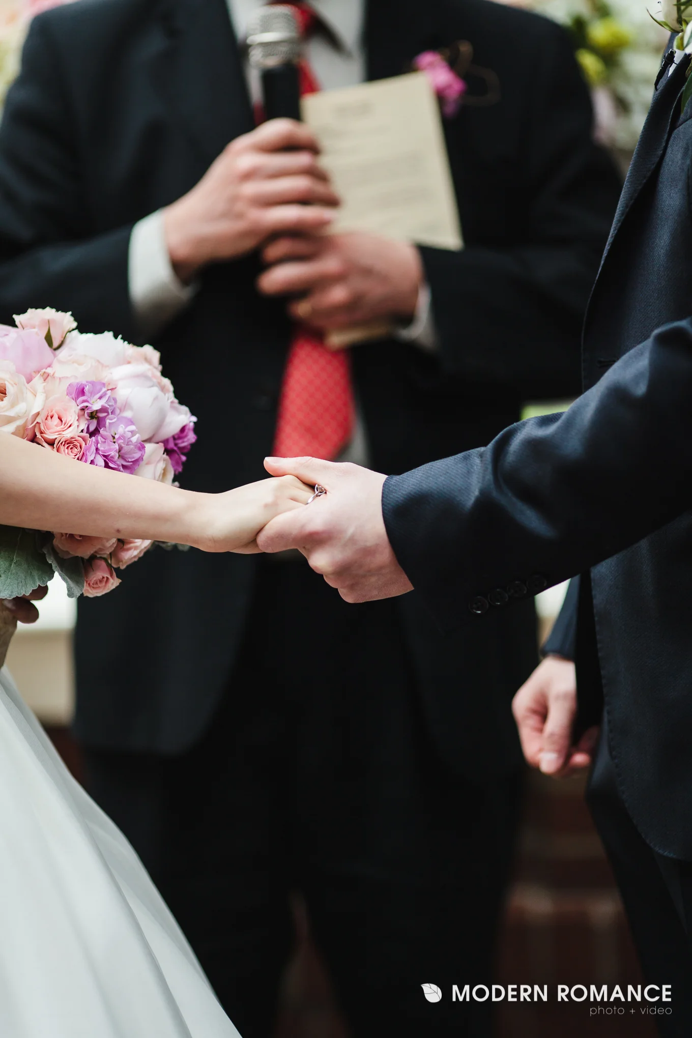 ModernRomance-IrisSteven-20-052-1061.jpg