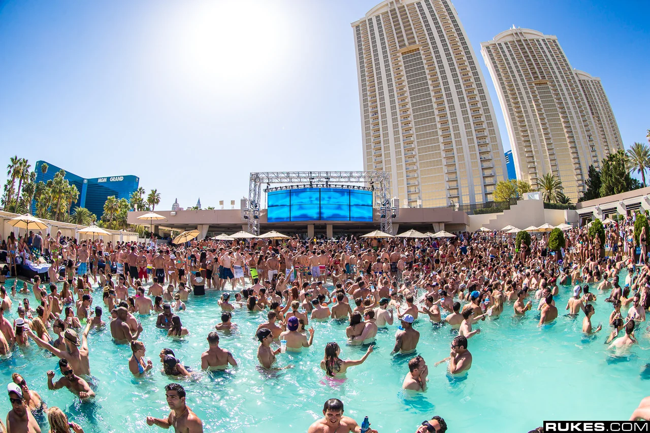 Vegas & Pool Parties. VIP Cabanas & Daybed Rentals