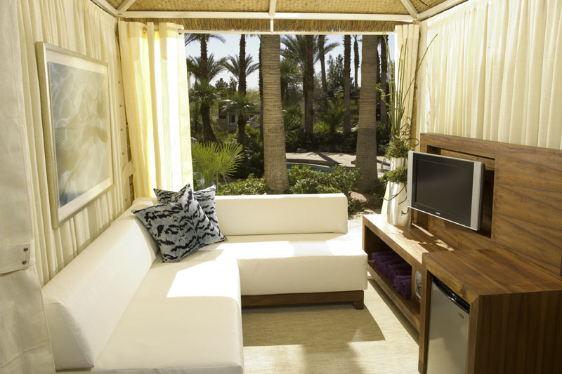 What more do you need for your day around the pool?