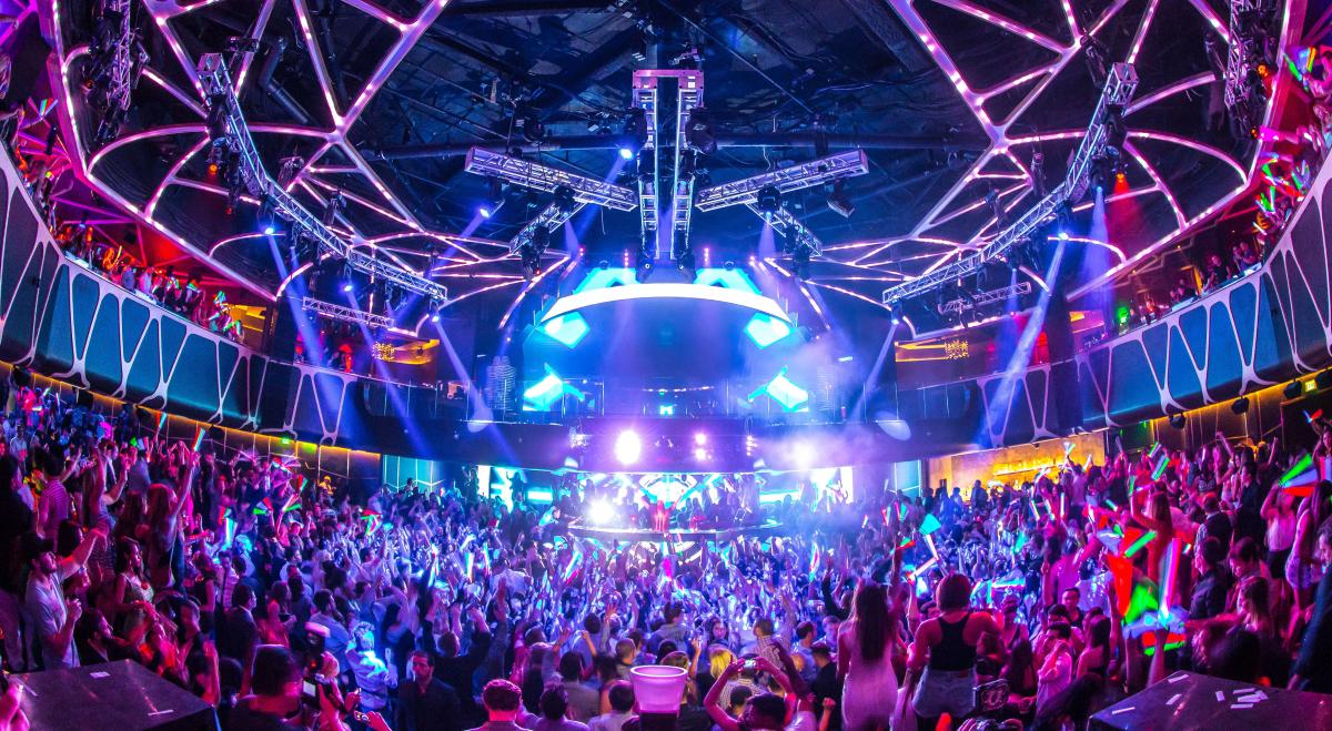 You gotta exeriecne this mega club to believe it!
