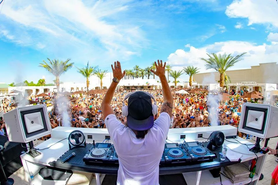 Vip Bottle Service Cost At The Coolest Dayclubs In Vegas