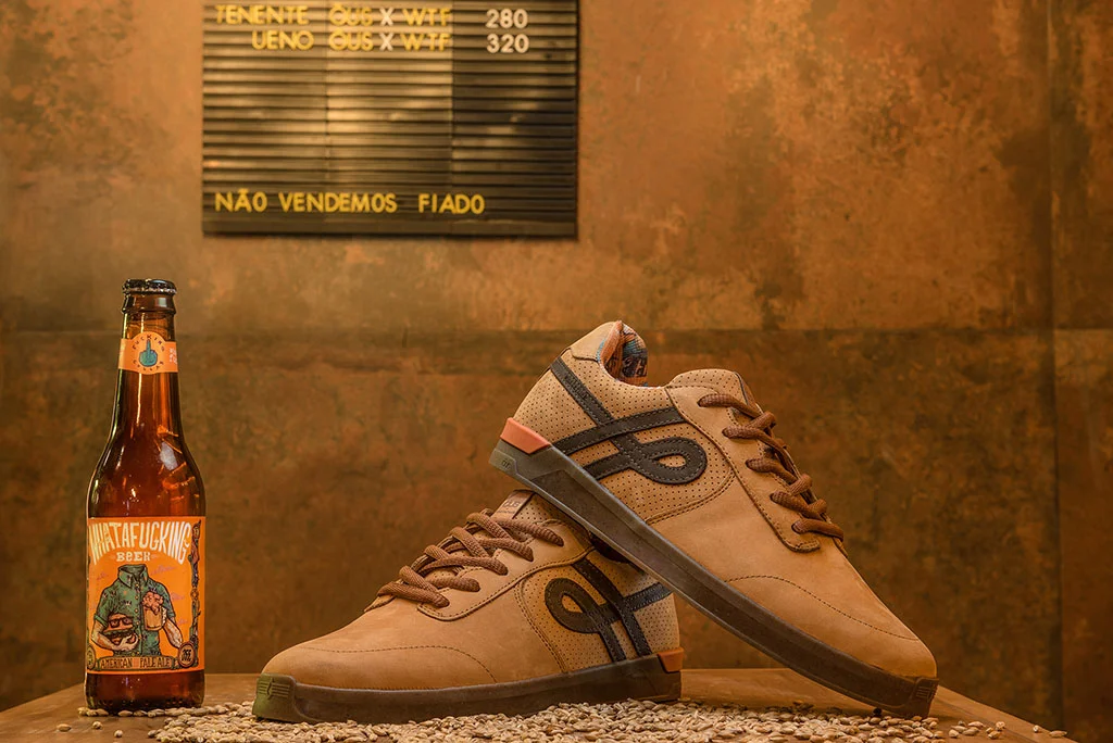 O calçado leva os resíduos do bagaço de malte da cerveja produzida pela Whatafuck Hamburgueria (Foto: Divulgação)