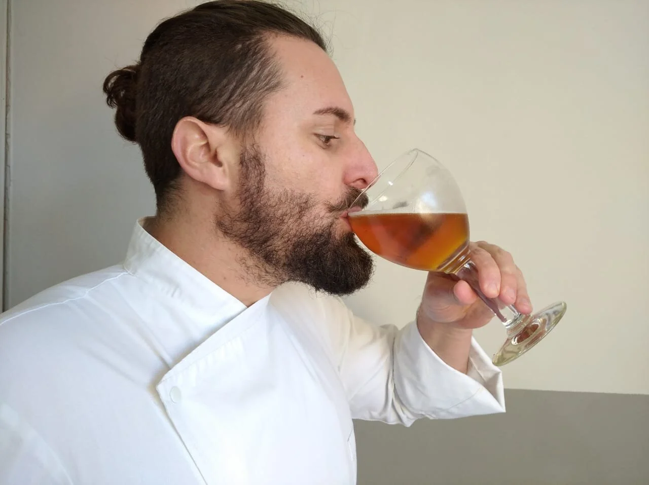 De sua base, em Curitiba (PR), Junior Neves desenvolveu uma linha de trabalho com cervejarias de todo o Brasil (Foto: Divulgação)