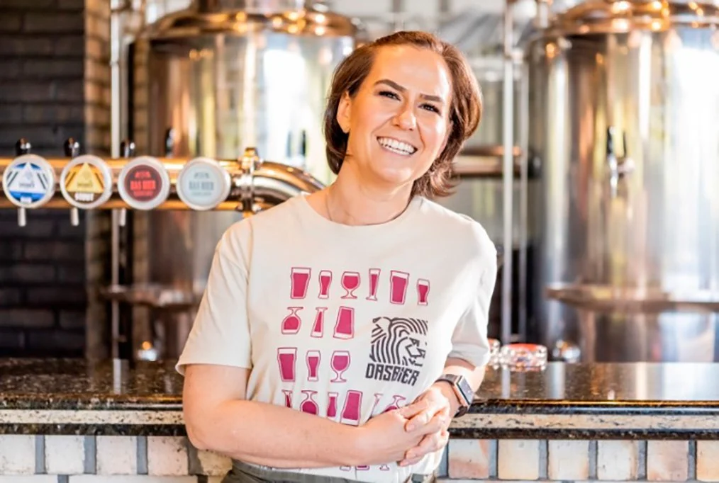 Larissa Schmitt assume a presidência do Vale da Cerveja — Beer Art
