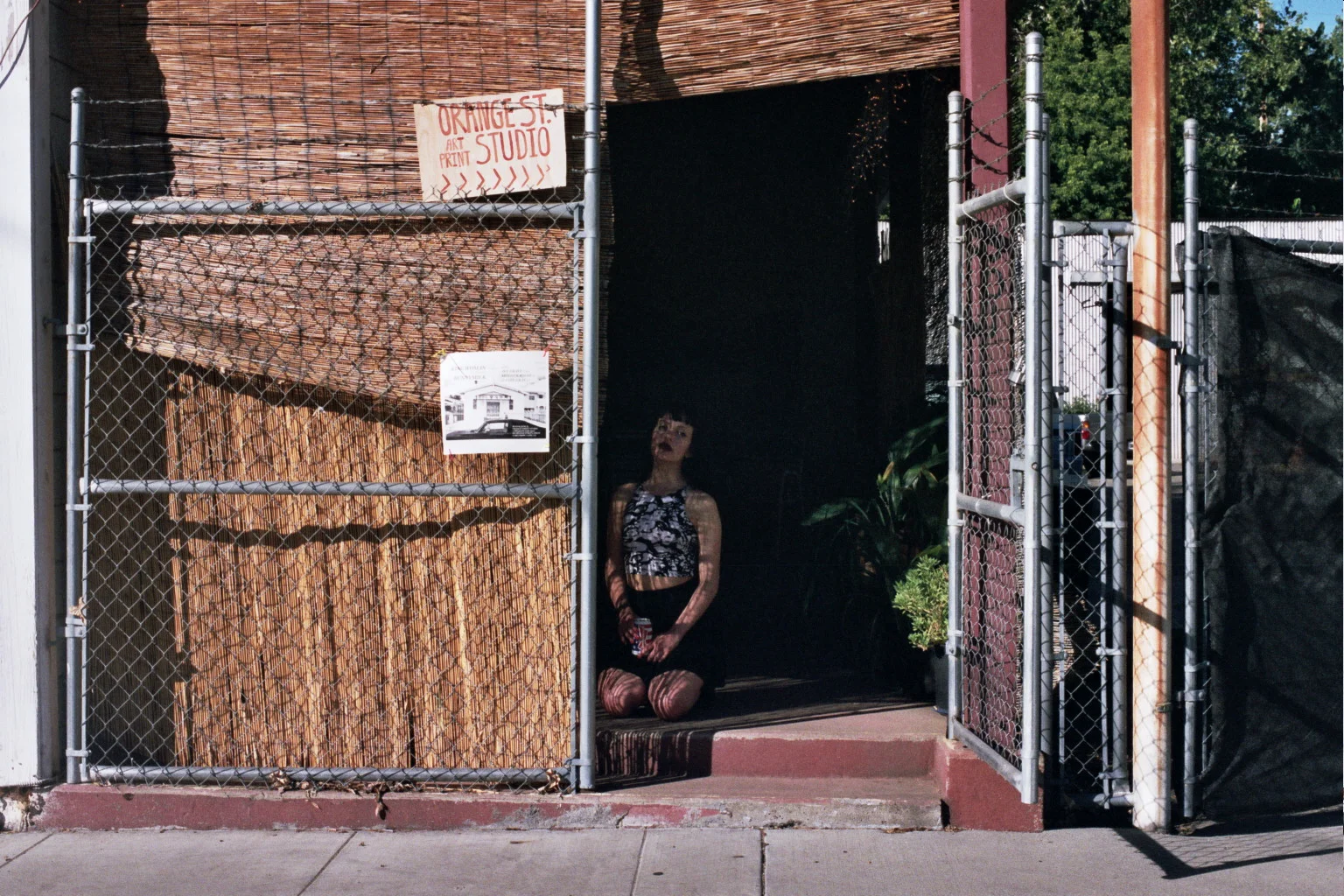 Iphi (Foie Gras) debuted material with her transportive performance about inter-dependent darkness and social decadence during the 8 day tour leg. People sat entranced around her on various dirty floors of California.
