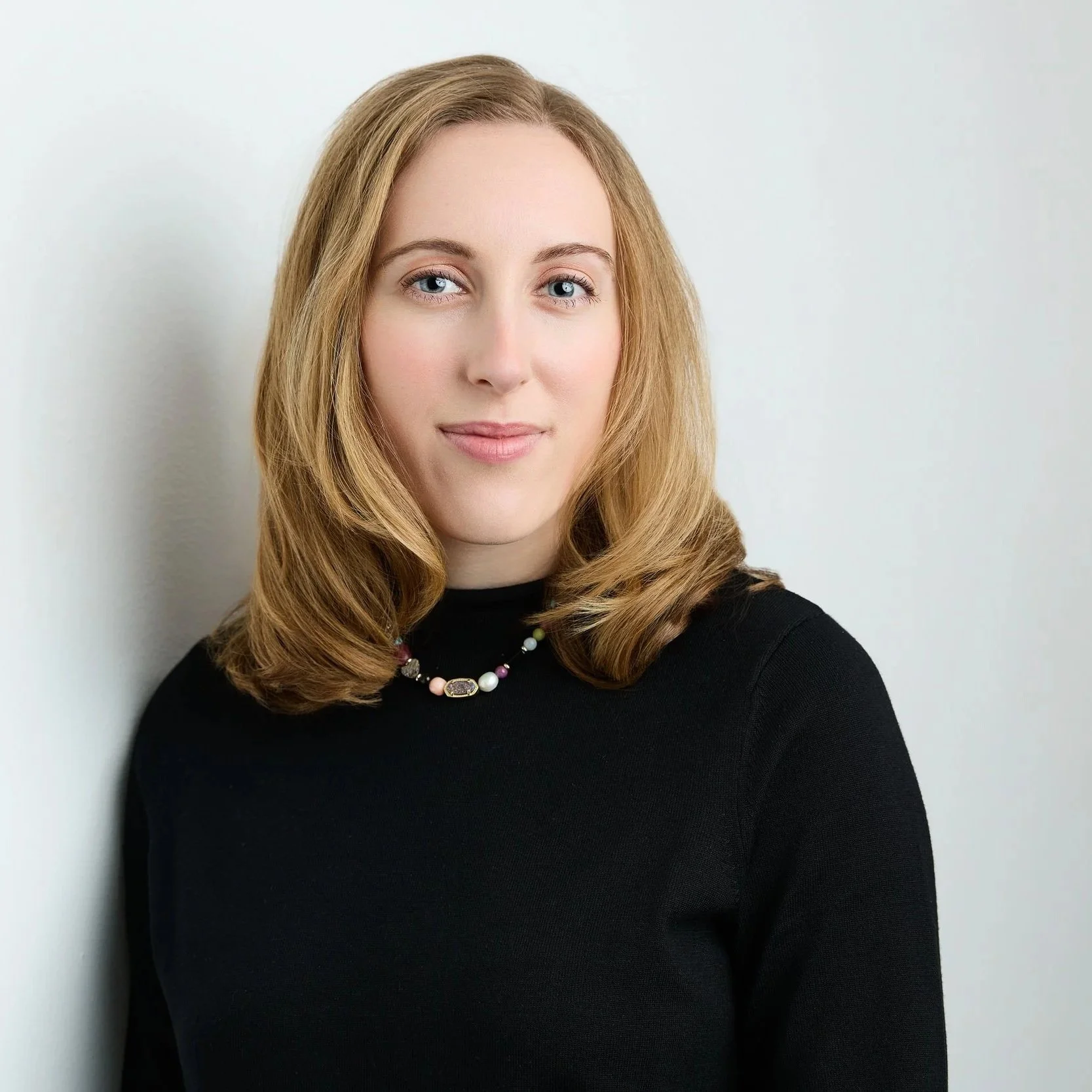 New grads and early career professionals want to look confident and polished in headshots.