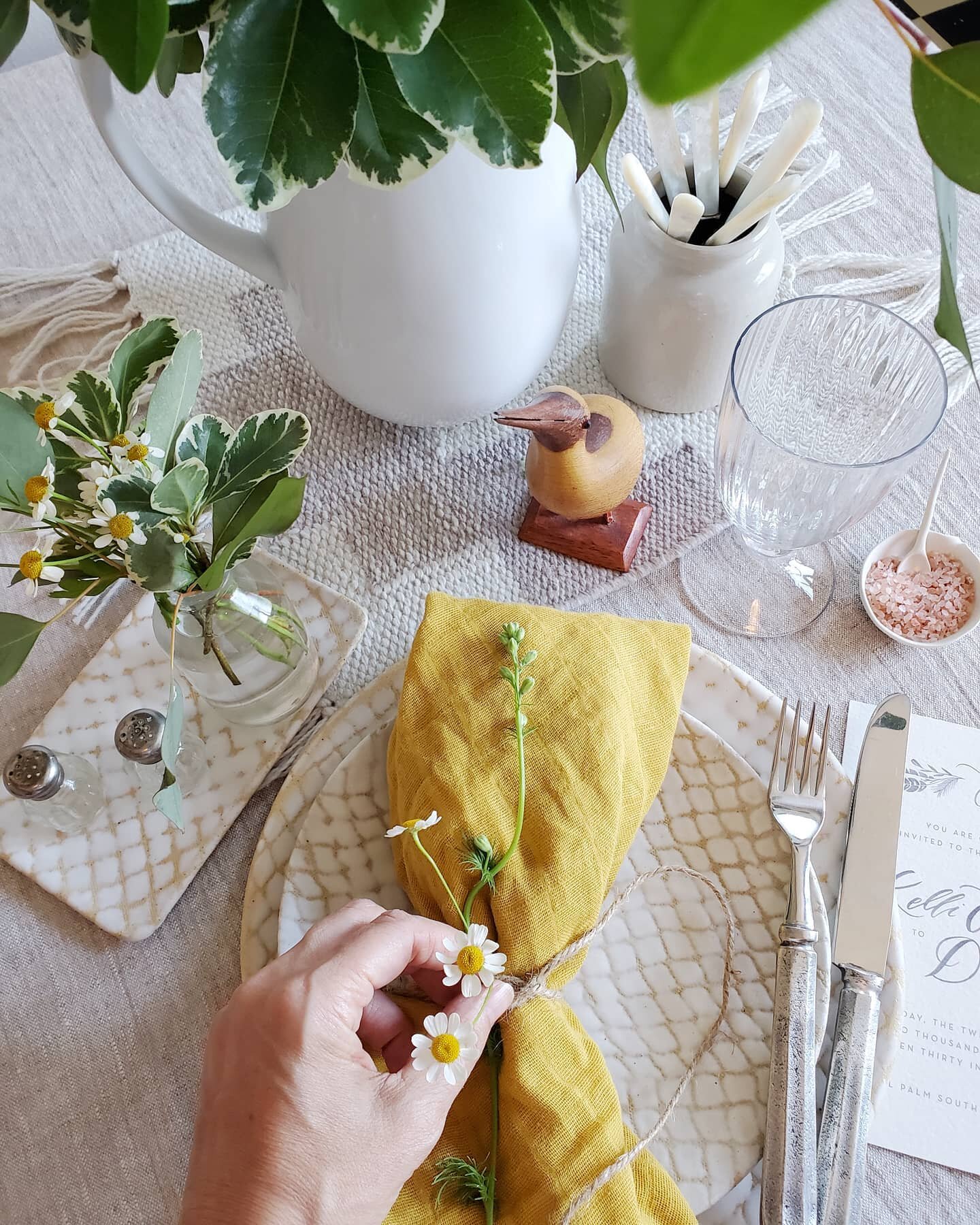 Prop Styling with Botanicals class with @nybg is over and out! My whole place smells like Chamomile. Thanks to all who came and if you missed it, it's running again on August 7th. Hope you have a sunny, happy Sunday!
Photo and styling by @robinzachar