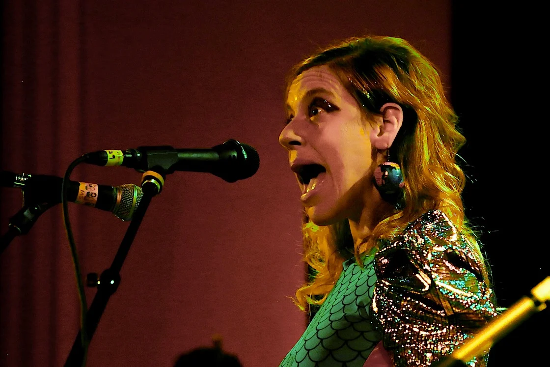 tUnE-yArDs
