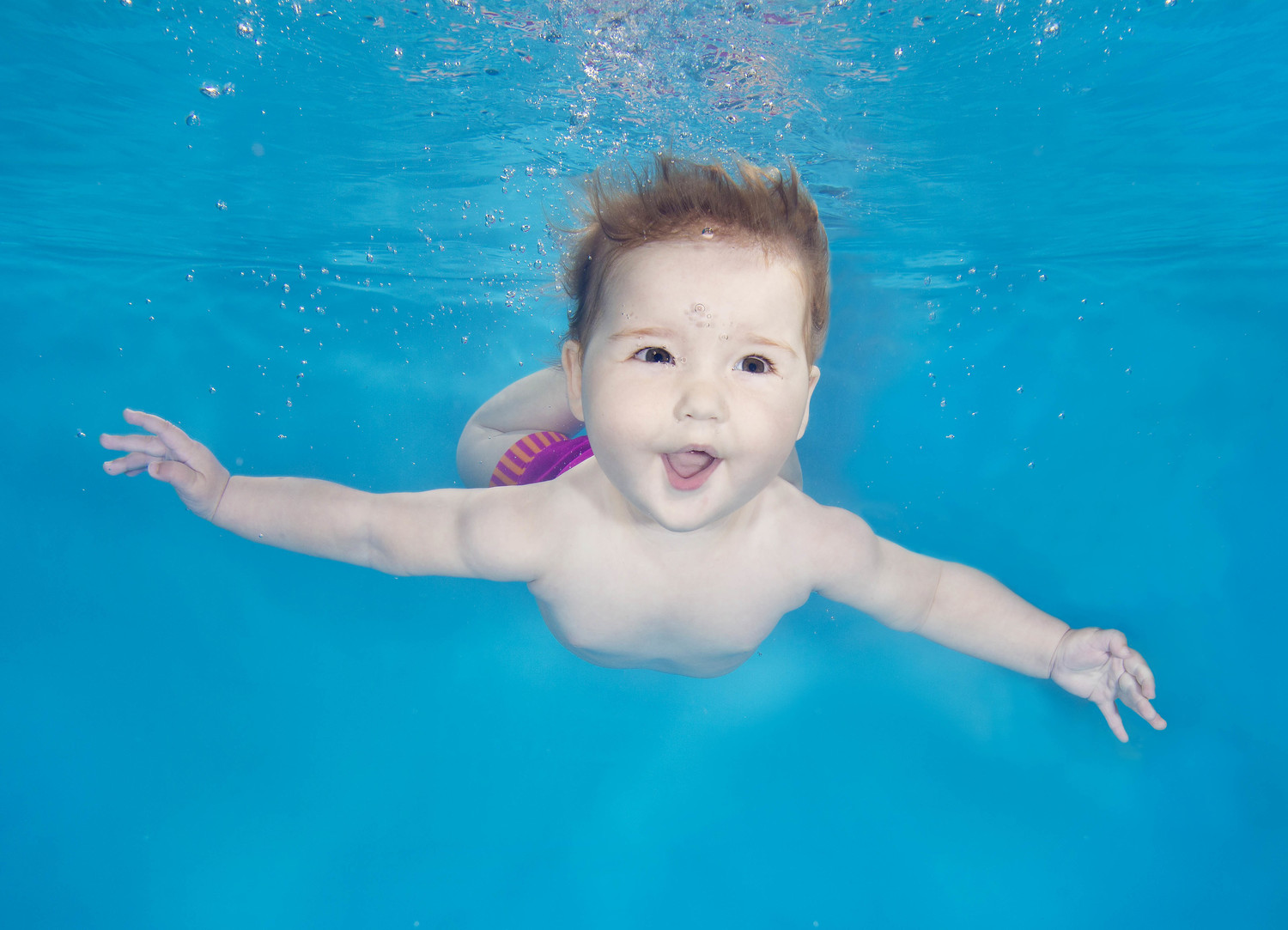 Jemima at her underwater photo shoot at Mentmore Golf and Country Club.