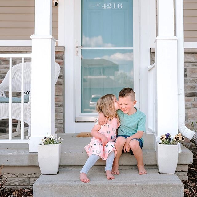 Quarantine Porch Project / Round 2! So good seeing these cuties on the porch.
.
.
.
.
.
#janaepatricephotography #iowafamilyphotographer #desmoinesfamilyphotographer #familyphotography #familyportraits #porchportraits #quarantine #porchproject