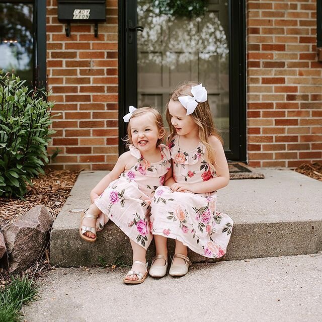 What a fun way to capture porch memories when you sell your house during quarantine! .
.
.
.
.
#janaepatricephotography #iowafamilyphotographer #porchproject #desmoinesfamilyphotographer #thatsdarling #frontyardgoals #chasinglight #iowafamily #toddle