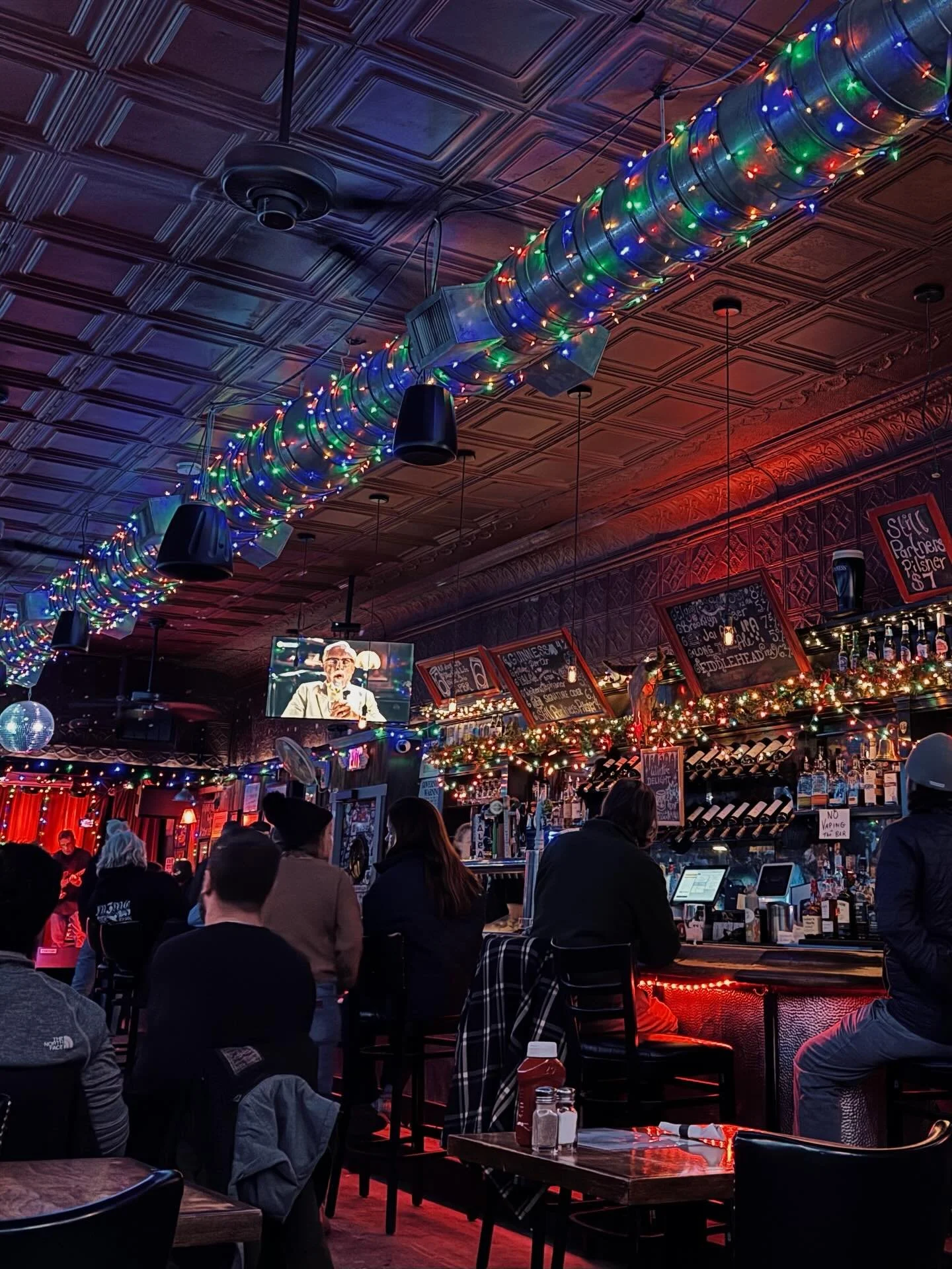 Monday night is burger night at Still Partners! Get a burger your way &amp; pint of your choice for $16 cash 🍻🍔 (dine in &amp; cash only)

and don&rsquo;t forget, tomorrow is Taco Tuesday and Trivia Night!

#longislandbars #burgerandbeerspecial #st