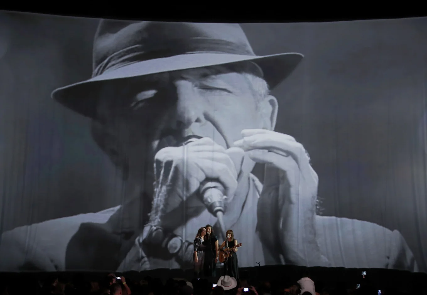 Watch Feist’s tear-jerking tribute to Leonard Cohen from the Junos